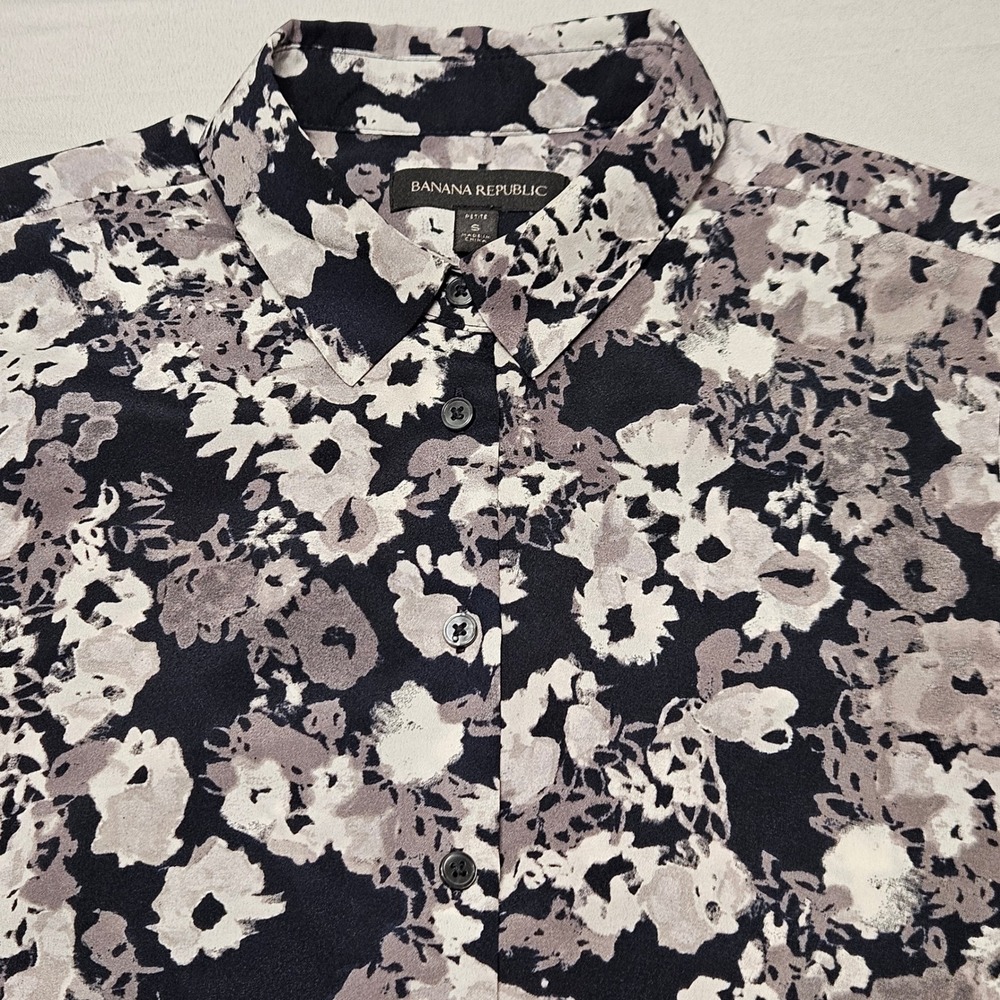 Banana Republic Blouse Womens Small Petite Black Grey Floral Whimsical Botanical